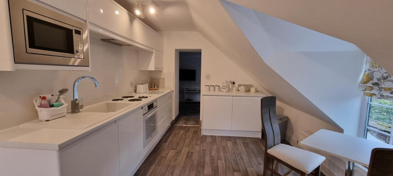 Modern And Spacious 2 Bedroom Apartment With Free Parking Llansantffraid Llansantffraid Glyn Ceiriog エクステリア 写真