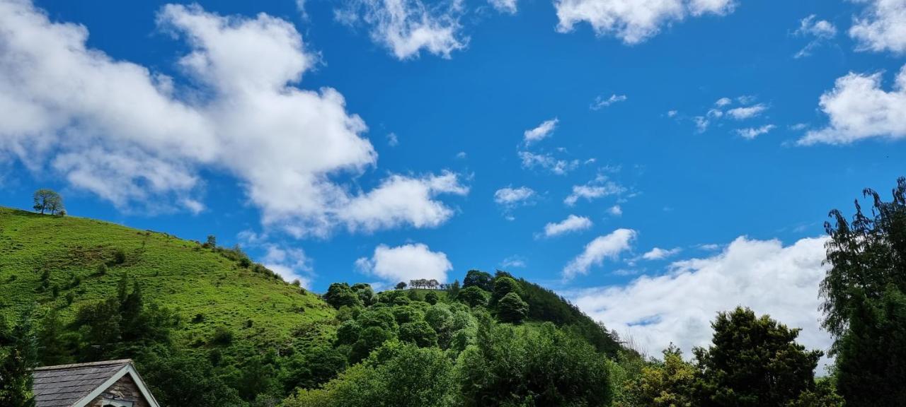 Modern And Spacious 2 Bedroom Apartment With Free Parking Llansantffraid Llansantffraid Glyn Ceiriog エクステリア 写真