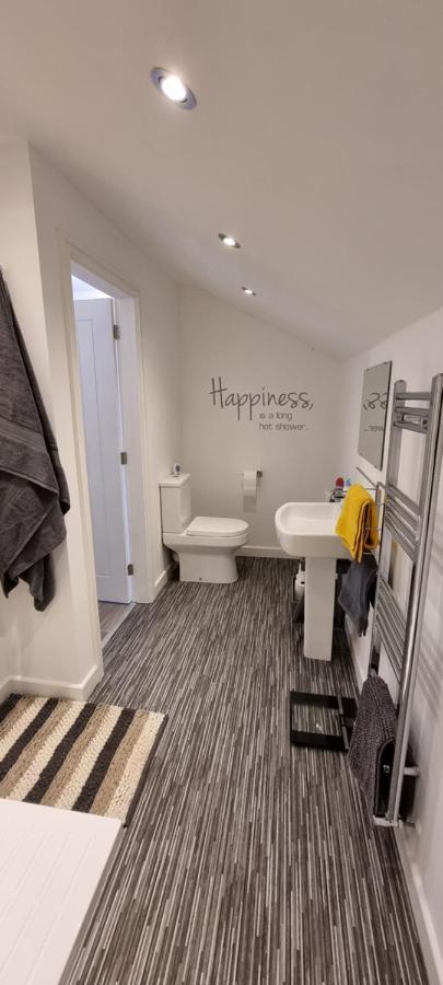Modern And Spacious 2 Bedroom Apartment With Free Parking Llansantffraid Llansantffraid Glyn Ceiriog エクステリア 写真