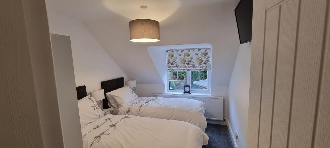 Modern And Spacious 2 Bedroom Apartment With Free Parking Llansantffraid Llansantffraid Glyn Ceiriog エクステリア 写真