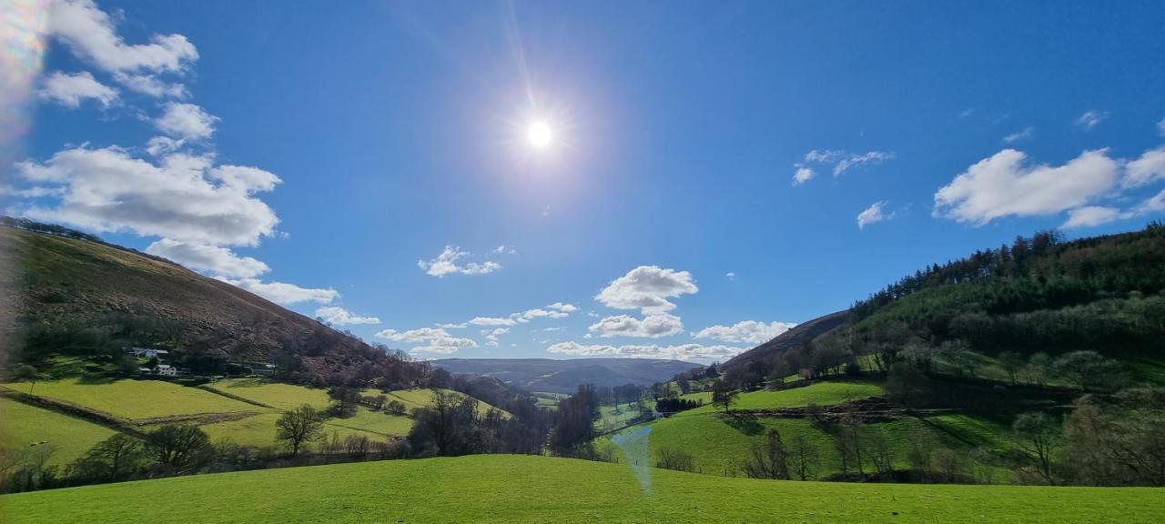 Modern And Spacious 2 Bedroom Apartment With Free Parking Llansantffraid Llansantffraid Glyn Ceiriog エクステリア 写真