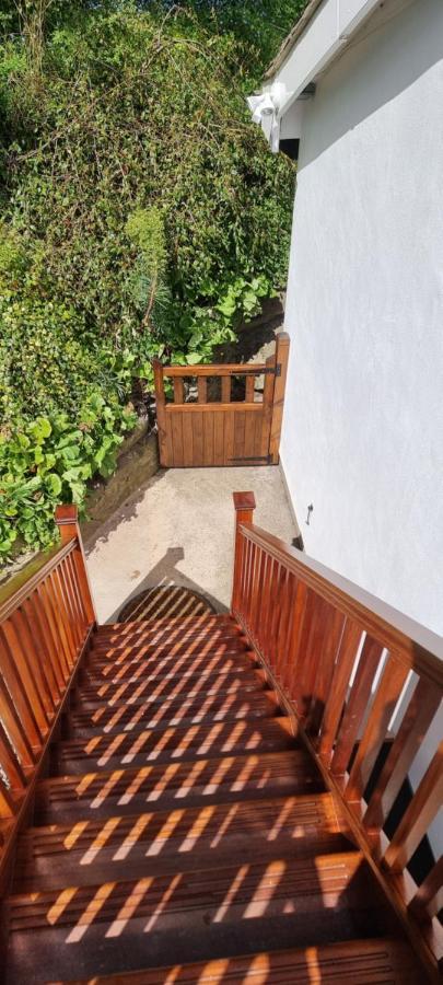 Modern And Spacious 2 Bedroom Apartment With Free Parking Llansantffraid Llansantffraid Glyn Ceiriog エクステリア 写真