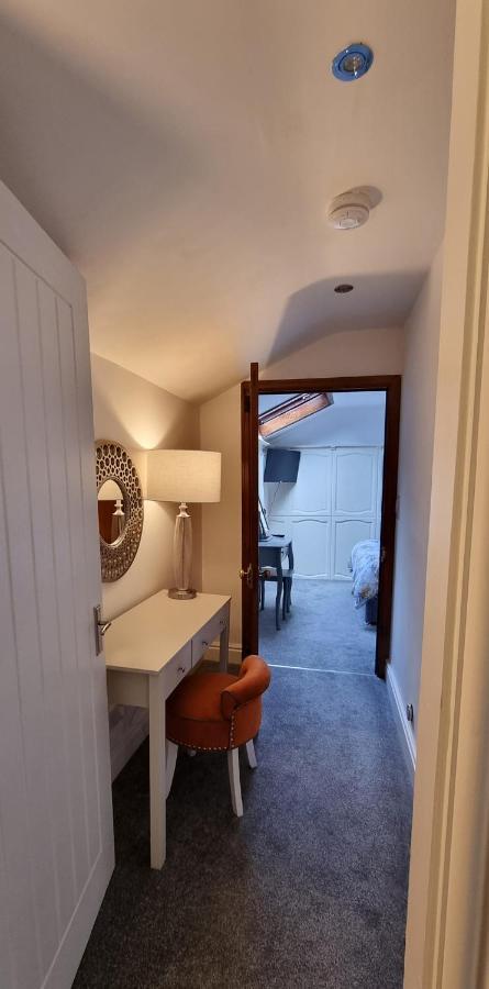 Modern And Spacious 2 Bedroom Apartment With Free Parking Llansantffraid Llansantffraid Glyn Ceiriog エクステリア 写真