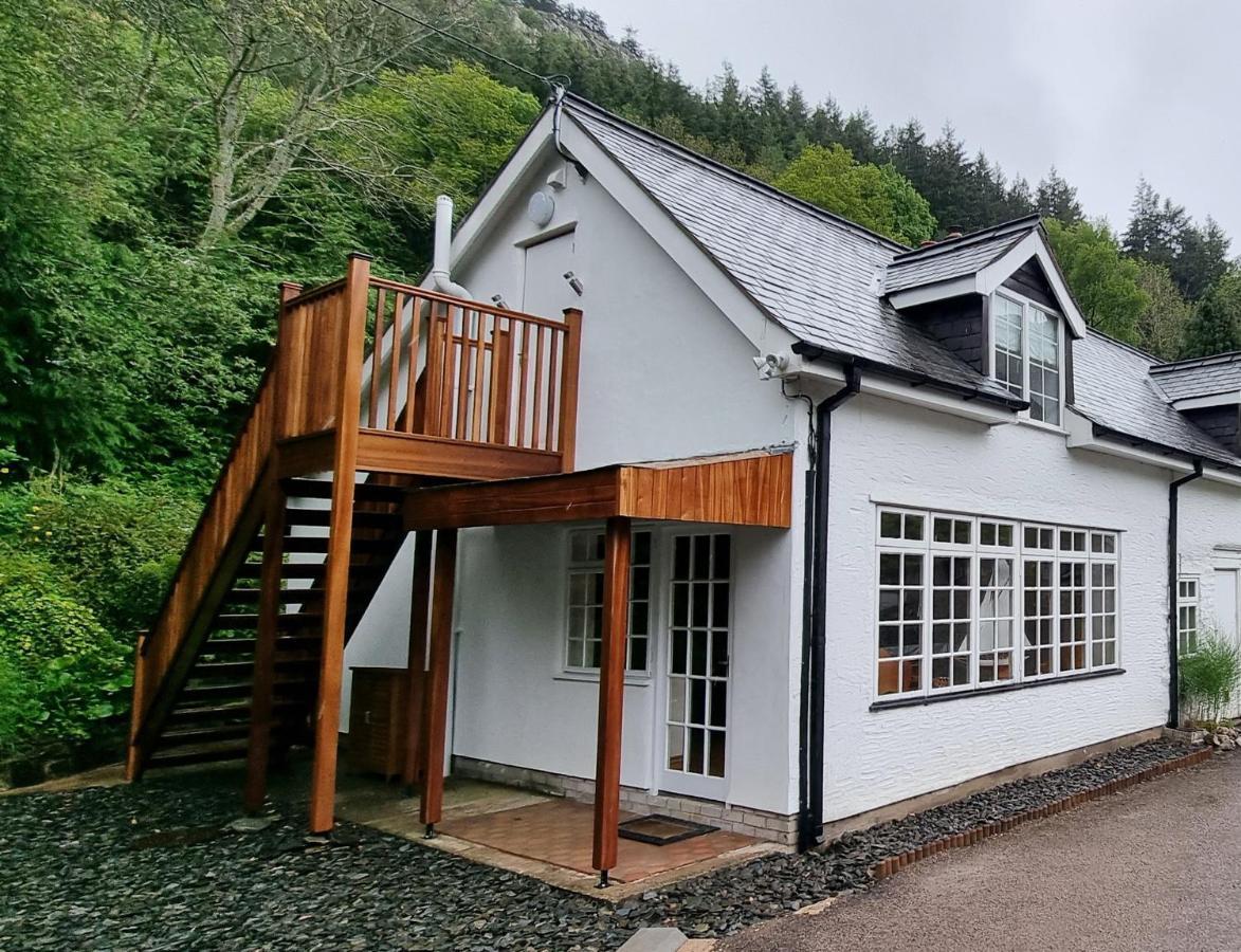 Modern And Spacious 2 Bedroom Apartment With Free Parking Llansantffraid Llansantffraid Glyn Ceiriog エクステリア 写真